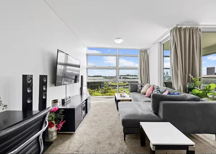 Stylish 4Bd Cbd Apartment